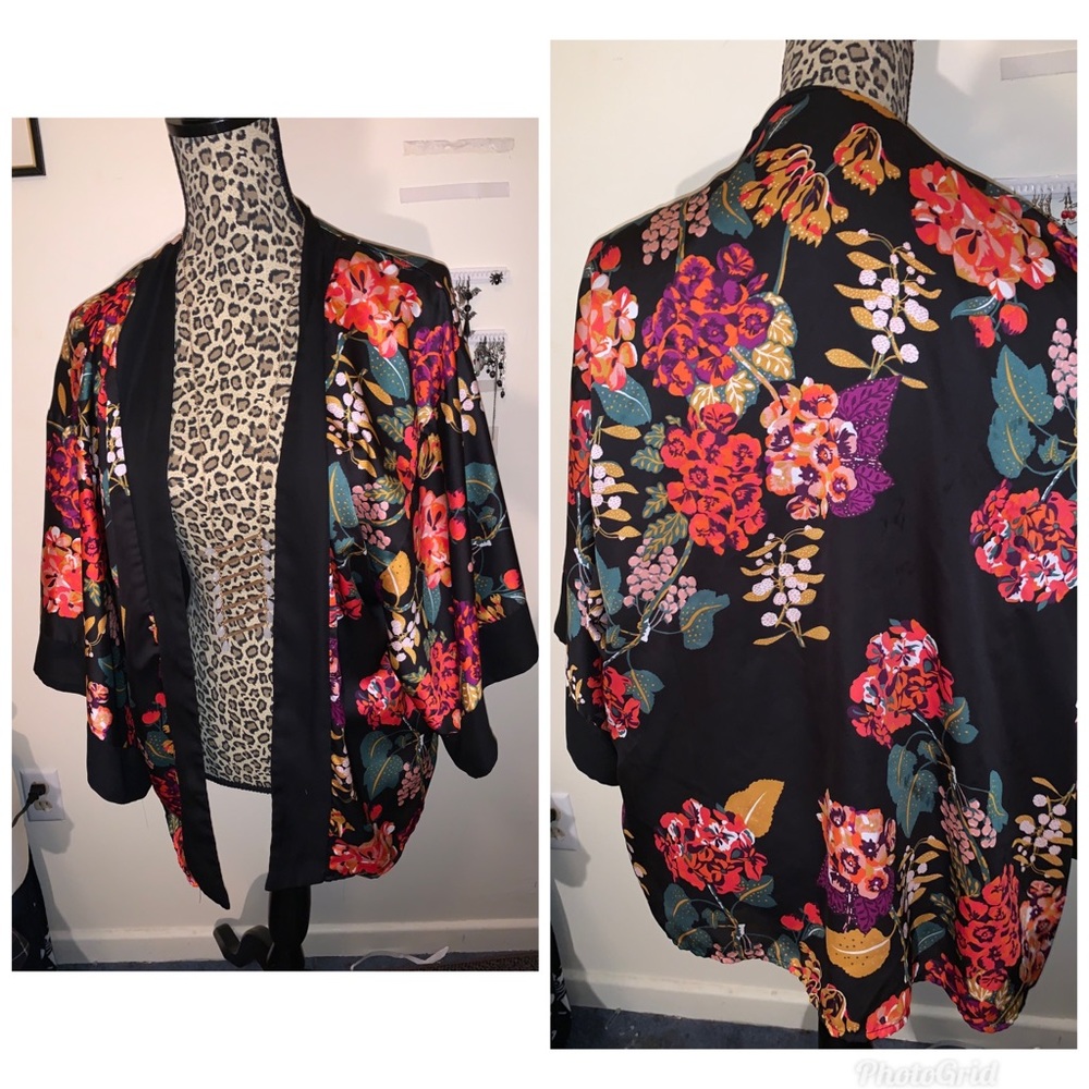 - Gorgeous kimono H&M  Sz XS